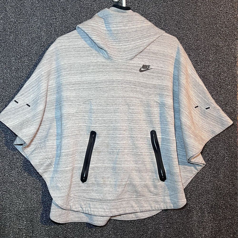 Nike Tech Cape Pull Over Sweatshirt Poncho Womens XS Hooded Gray‎